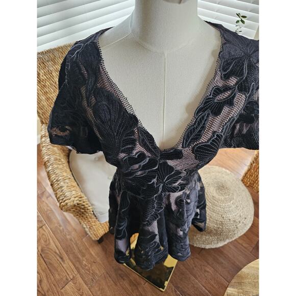 Revolve X Elliatt Zara Flower Applique Mini Dress Women's M Lined Cocktail Party - Picture 4 of 11